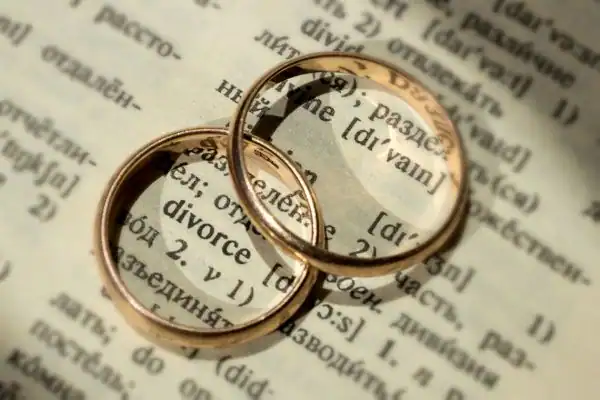 Image of rings removed before divorce mediation Skegness